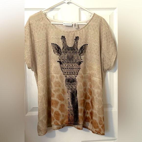 Alfred Dunner Tops - Alfred Dunner Studded Giraffe Animal Print Pull Over Top with Cap Sleeves